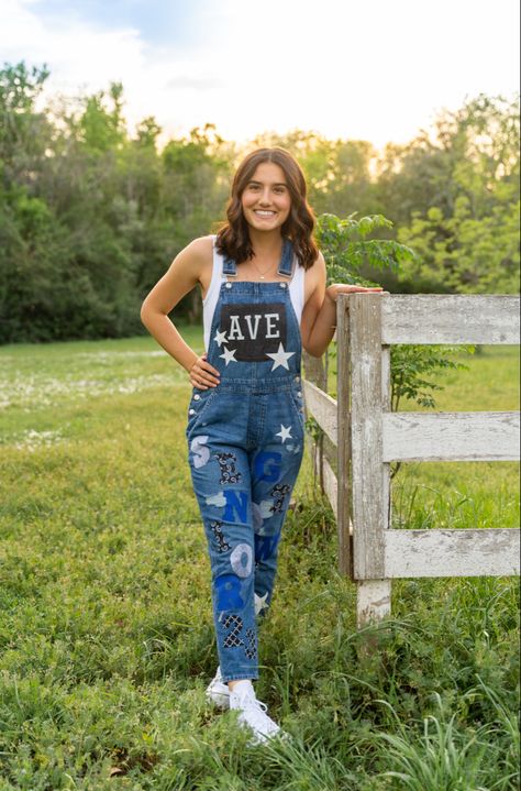 #seniorportraits #senioryear #seniorpictures #homecoming Homecoming Overalls Ideas, Homecoming Overalls, Homecoming Jeans, Senior Things, Senior Jeans, Green Inspo, Spirit Week Outfits, Week Outfits, Senior Stuff