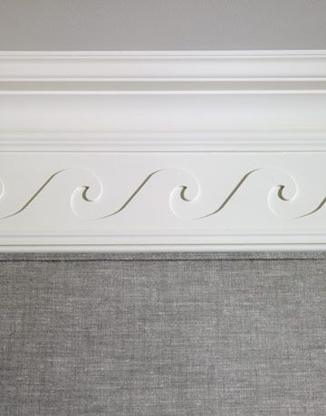 Vitruvian scroll for the dining room's crown molding - perfect for a beach house Nantucket Style Kitchen, Cottage Style Decor, Beach Cottage Style, Nautical Home, Beach Bathrooms, Beach Living, Crown Molding, Coastal Homes, Beach Cottages