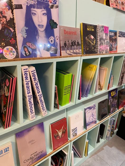 K-pop Store, Kpop Store Ideas, K-pop Albums Aesthetic, Kpop Store Aesthetic, K-pop Room, Korean Shop, Kpop Store, Saturn Return, Album Kpop