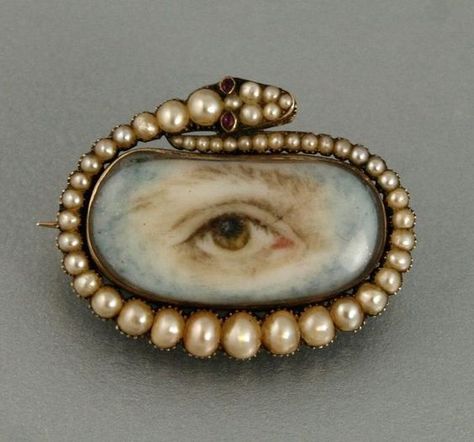 Lover"s Eye with snake border in pearls Eye Locket, Secret Message Jewelry, Portrait Jewelry, Lovers Eyes, Miniature Portraits, Snake Jewelry, Snake Design, Ancient Jewelry, Gold Brooches