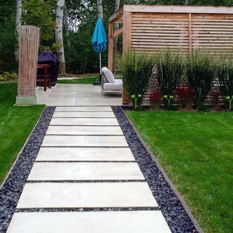 Top 70 Best Stepping Stone Ideas - Hardscape Pathway Designs Stepping Stone Pathway, Stepping Stone Walkways, Stepping Stone Paths, Backyard Walkway, Side Yard Landscaping, Walkway Landscaping, Pathway Landscaping, Outdoor Walkway, Garden Stepping Stones