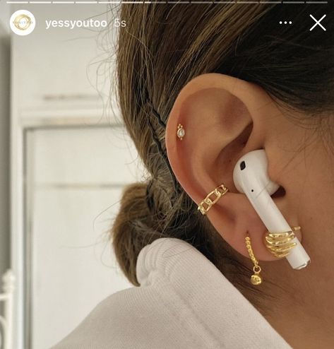 Earring gold airpods holder ear party Airpods Aesthetic, Arab Girl, Ear Party, Stacked Earrings, Fancy Rings, Accessories Gold, Gold Wrap, Earring Gold, Aesthetic Ideas