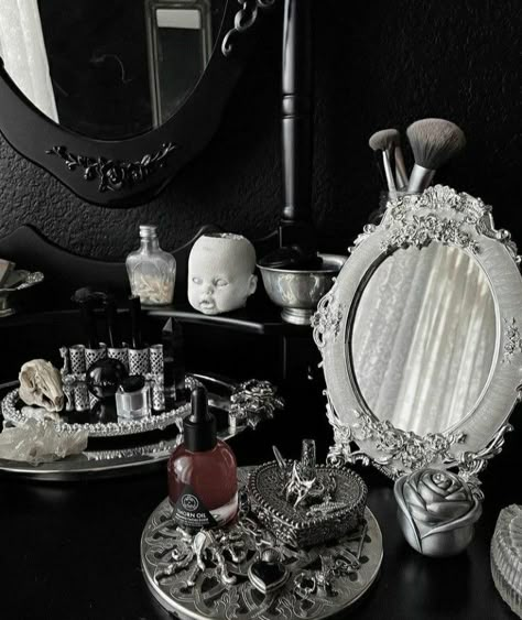 Gothic House Aesthetic, Pink Goth Bedroom, King's Dominion, Maximalist Bathroom Decor, Gothic Rooms, Gothic Bathroom Ideas, Goth Home, Goth Home Decor, Room Redesign