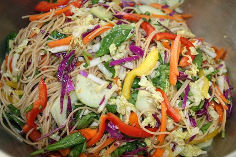 Chicken Salad Pioneer Woman, Napa Salad, Napa Cabbage Recipes, Napa Cabbage Salad, Asian Noodle Salad, Asian Noodle Recipes, Chinese Chicken Salad, Noodle Salad Recipes, Asian Noodle