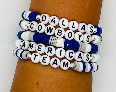 Dallas Cowboys Beaded Bracelet, Dallas Cowboys Clay Bracelets, Dallas Cowboys Bracelets, Slay Bracelets, Cowboy Bracelet, Dallas Cowboy Bracelet, Clay Beads Ideas, Dallas Cowboys Decor, Clay Bead Bracelet Ideas