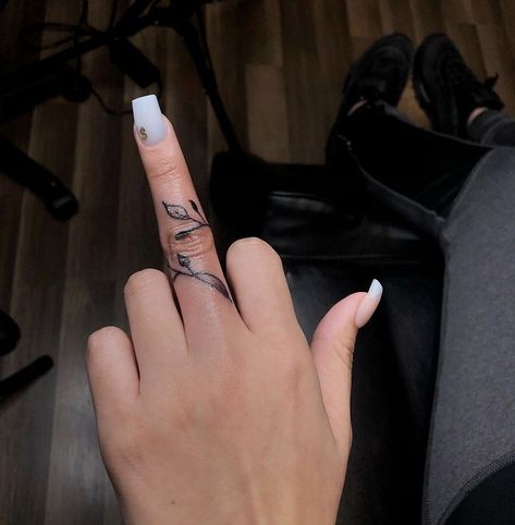 Finger Tattoos Black Women, Small Finger Tattoo, Small Tattoo Design, Baddie Tattoos, Butterfly Tattoos On Arm, Tattoo Design Tattoo, Small Finger Tattoos, Finger Tats, Finger Tattoo Designs