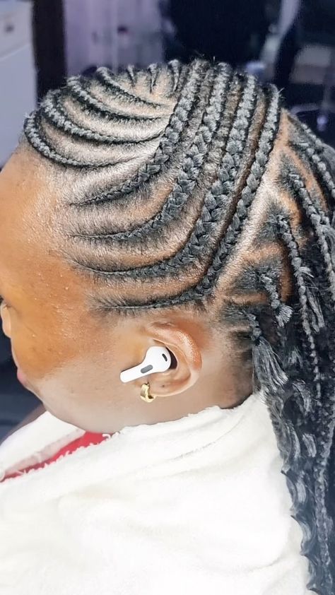 Cutelooks Beauty House TZ | Beautiful mohawk cornrows style Colour mixed to pop the brown 🤎 Save it for later 👌🏾 | Instagram Mohawk Cornrows, Boho Box Braids, Braids Updo, Beauty House, Large Curls, Cornrows Styles, House Of Beauty, Human Braiding Hair, Latest Instagram