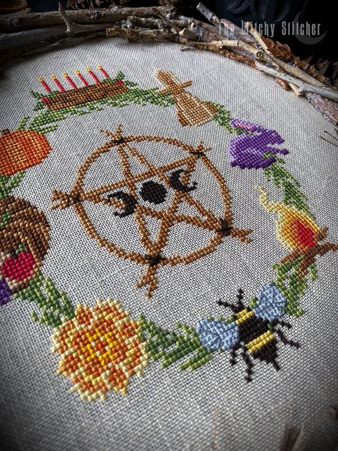 Wheel of the Year Cross Stitch Pattern Modern Pagans celebrate eight major holidays throughout the year, known as Sabbats. The Pagan Sabbats include the four astronomical holidays (the equinoxes and solstices) and four traditional holidays in between. Together, these eight festivals are known as the Wheel of the Year. They are also observed in Wicca and Wicca-influenced forms of neo-Paganism. Yule - Yule Log Imbolc - Brighid Doll Ostara - Hare Beltane - Fire Litha - Bee Lammas - Marigold Mabon - Ostara Hare, Wheel Of The Year Cross Stitch Pattern, Free Witchy Cross Stitch Patterns, Neo Paganism, Witch Calendar, Pentacle Cross Stitch, Wicca Cross Stitch, Year Cross Stitch, Baba Yaga Cross Stitch