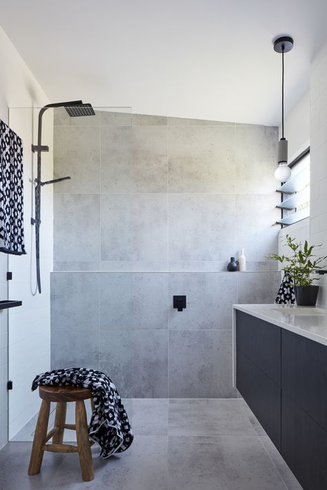 Garden View House Wood Look Tile Bathroom, Bathroom Utensils, Grey Bathroom Tiles, Bad Inspiration, Bathroom Themes, Gold Bathroom, Bathroom Floor Tiles, Grey Bathrooms, Stylish Bathroom