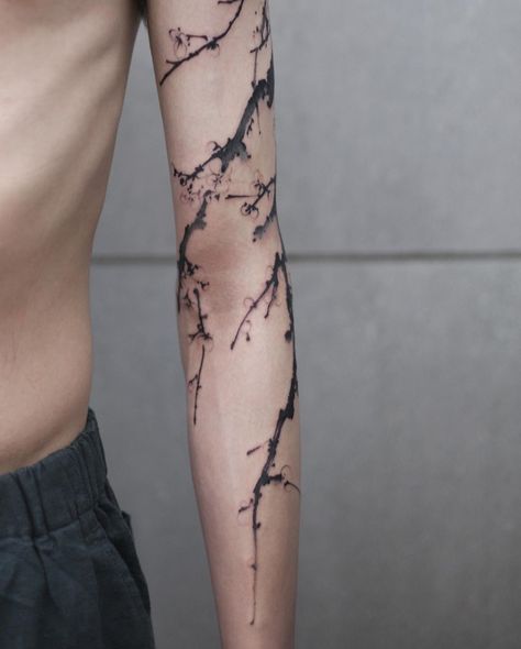 Cherry Blossom Vine Tattoo Arm, Tattoo Korean Style, Korean Style Tattoo, Cherry Blossom Tattoo Men, Tattoos Chinese, Cherry Blossom Tree Tattoo, Tree Tattoo Arm, Korean Tattoo, Tree Tattoo Men