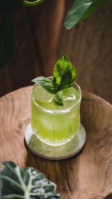 Jean-félix Desfossés on Instagram: "Feeling fresh or for something fresh maybe? Grab your gin and some Basil and make this fantastic modern classic, the Basil Smash. This week on the channel we talk and make the classic and 2 variations of the Basil cocktail. You know where to find me. TOTR CHEERS Basil Smash 2 oz Gin (today im using Citadelle) 1 oz Lemon juice 0.75 oz Simple syrup 10 Basil leaf . . . #cocktail #cocktailrecipes #basil #basilsmash #cocktails #drinks #drinkrecipes #drinkstagram Basil Drinks Cocktails, Cocktails With Basil, Basil Cocktails, Gin Basil Smash, Basil Drinks, Basil Cocktail, Basil Smash, Lime Drinks, Graphic Flowers