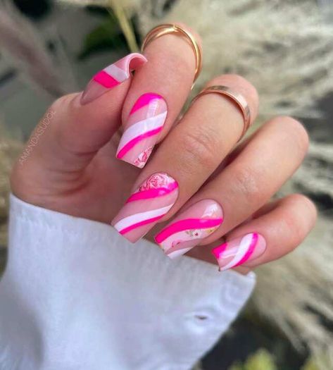 Pink and white nails are suitable for every one Flowers As A Gift, Pink And White Nails, Real Rose, White Nail Designs, Instagram Nails, Romantic Bride, Soak Off Gel, Uv Gel, Intense Colors