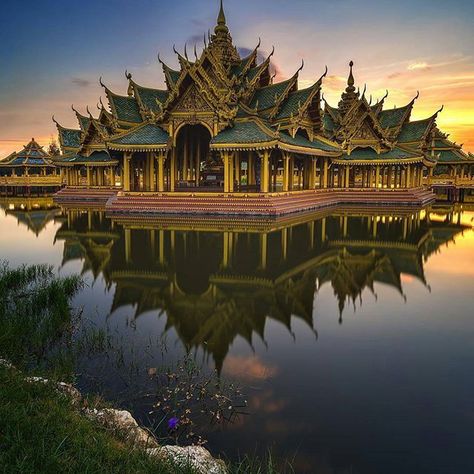 Pavilion of the Enlightened is in Thailand's ancient city called Muang Boran. Located just outside Bangkok. It is an outdoor museum that is 240 acres containing scaled models or replicas of ancient city ruins and historical momuments from around Thailand. Thailand Photos, Famous Monuments, Bangkok Hotel, Bangkok Travel, Ancient City, Destination Voyage, Best Places To Travel, Ancient Cities, Bangkok Thailand