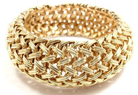 Diamond Carat Size, Shiny Bracelets, Diamond Bracelet Design, Jewelry Staples, Classic Bracelets, Braids With Weave, Tiffany And Co, Yellow Gold Bracelet, Sea Glass Jewelry