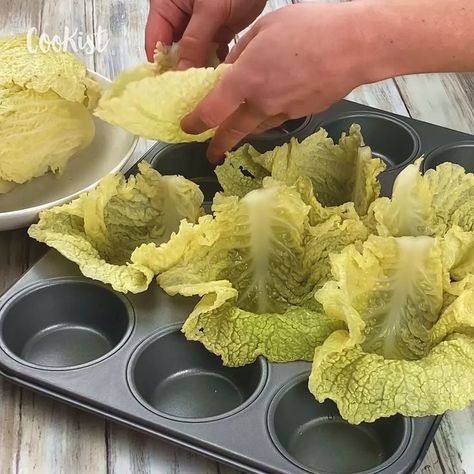 Cabbage Cups, Cookist Wow, Plant Paradox, Stuffed Cabbage, Muffin Tin Recipes, Tv Food, Cabbage Rolls, Minced Meat, Cabbage Recipes