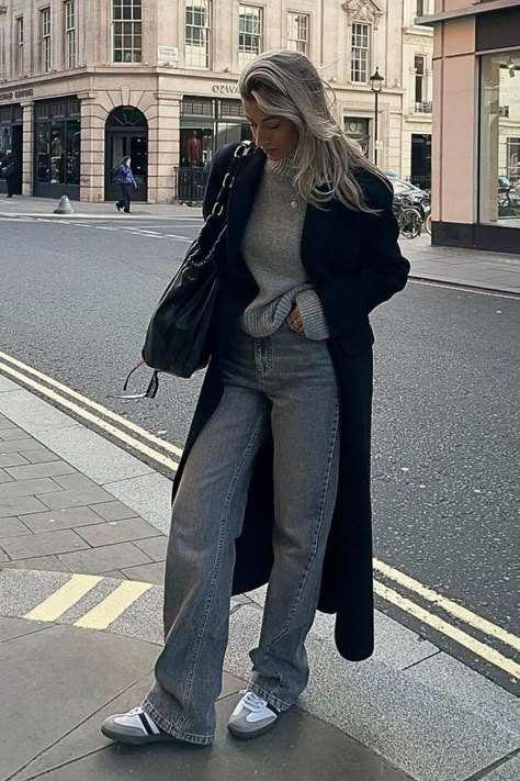 Versitle long black coat outfit ideas that will take your style to the next level this winter. Winter Inspo, Fall Fits, Autumn Outfits, Winter Fits, Winter Fashion Outfits, Winter 2024, Fall 2024, Winter Outfit, Fall Outfit