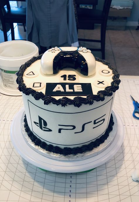 Game Cake Ideas, Ps5 Cake, Gamer Birthday Cake, Video Game Cake, Playstation Cake, Game Cake, Video Game Cakes, Kids Birthday Party Food, Gamer Birthday