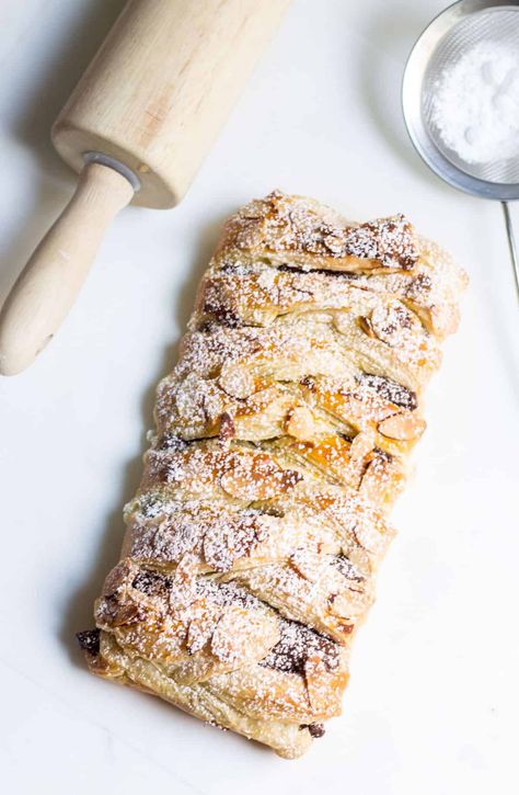 Chocolate Pastry Braid (La tresse au chocolat) - Mon Petit Four® Strawberry Croissants, Puff Pastry Braid, French Desserts Easy, Cream Pan, Pastry Braid, Healthy Protein Desserts, Ice Cream Pudding, Chocolate Puff, Almonds Recipe