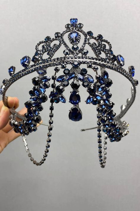 Henna Crown, Bride Henna, Fantasy Crown, Crown Aesthetic, Wedding Dress Bride, Fashion Illustrations Techniques, Pretty Jewelry Necklaces, Royal Blue Wedding, Crown Hair