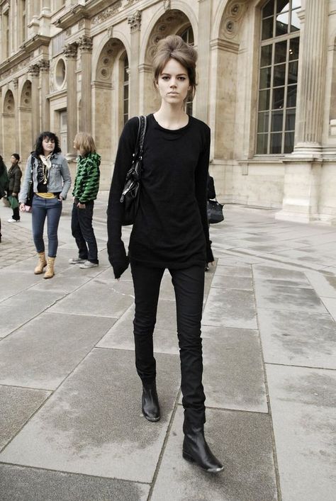 Freja Beha, Freja Beha Erichsen, Rocker Look, Tough Girl, Everyday Chic, Uniform Fashion, All Black Outfit, Models Off Duty, Signature Look