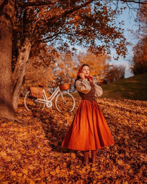 Fall Portraits, Wedding Coat, Time Clothes, Autumn Magic, Cottagecore Style, Inspo Instagram, Autumn Clothes, Autumn Aesthetic, Girl Falling