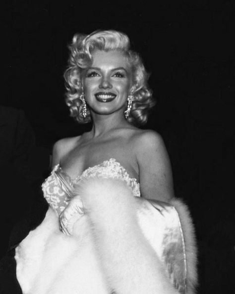 Marilyn Monroe Aesthetic, Nicole Aesthetic, Marilyn Monroe Artwork, Marilyn Monroe Art, Katharine Hepburn, Hollywood Icons, Norma Jeane, Celebrity Dads, Keith Urban