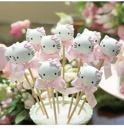 Hello Kitty Cakepops, My Melody Birthday Party Ideas, Lorena Sweets, Hello Kitty Baby Shower Ideas, Hello Kitty Cake Pops, Hello Kitty Baby Shower, Hello Kitty Theme Party, Hello Kitty Birthday Cake, Cake Pop Designs