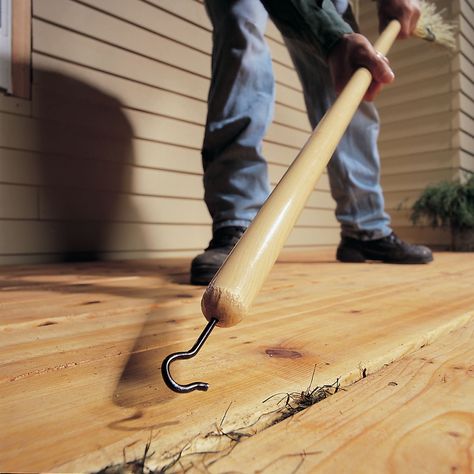 Clean the Spaces Between Your Deck Easier Homeowner Checklist, Deck Restoration, Deck Repair, Laying Decking, Deep Cleaning Hacks, Backyard Summer, Diy Handyman, Porch Floor, Handy Man