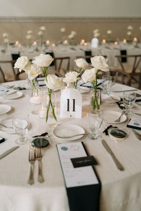 Diy White Rose Centerpiece, Grand Wedding Centerpieces, White Rose Reception Decor, Gardenia Wedding Decoration, Classic Wedding Round Table Decor, Modern White Wedding Table Decor, Civil Wedding Table Decor, White Rose Themed Wedding, White Garden Wedding Decor