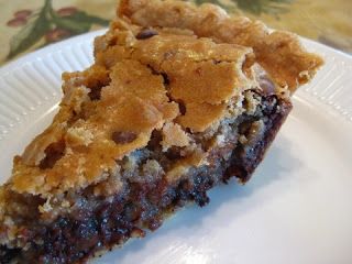 derby pie Toll House Pie, Kentucky Derby Pie Recipe, Tollhouse Pie, Derby Pie Recipe, Kentucky Derby Pie, Chocolate Chip Cookie Pie, Derby Pie, Gooey Chocolate Chip Cookies, Toll House