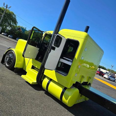 2007 Peterbilt truck available for sale and rent,all in a good condition Dm if interested Price:55,000 Rent for a week:1,200 Note:all payment should be made before getting it delivered Trucks For Sell And Rent, Peterbilt Truck, Peterbilt Trucks, Peterbilt, Week 1, Trucks For Sale, Trucks, For Sale, Quick Saves