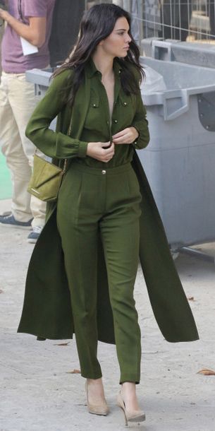 Style Hijab Casual, Olive Green Outfit, Green Pants Outfit, Monochromatic Fashion, Office Outfit, Beauty Dress, Green Outfit, 가을 패션, Mode Inspiration