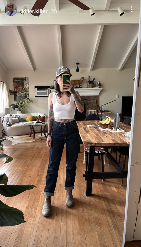 Andro Summer Outfits, Pnw Street Style, Femme Lesbian Style Aesthetic, Queer Coded Outfit, Edgy Granola Style, Futch Style, Androgeny Style, Futch Outfits, Queer Outfits Women