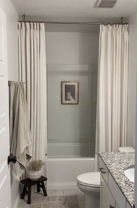 High Curtain Bathroom, Curtains For Bathroom Tub, Chic Shower Curtain Ideas, Pinch Pleat Shower Curtain, Gray Walls Bathroom, Bath Curtain Ideas, Bathtub Curtain Ideas, Bathroom Moulding, Curtain In Bathroom