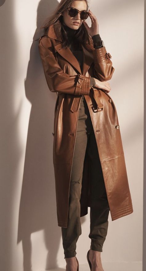 Leather Coat Outfit, Winter Outfits Tumblr, Winter Outfits 2019, Winter Outfits 2020, Winter Coat Outfits, Brown Leather Coat, Winter Outfits For School, Long Leather Coat, Trendy Outfits Winter