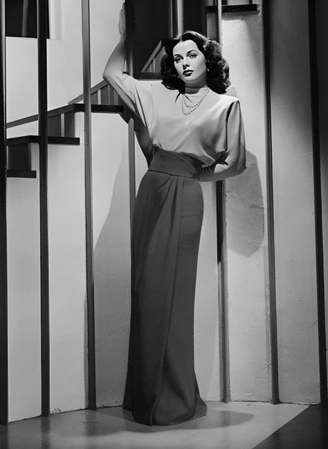 Art Deco Photography, 40s Mode, 1930s Fashion Women, 1940s Women, 1940s Woman, 50s Women, Woman In Suit, Hedy Lamarr, Old Hollywood Style