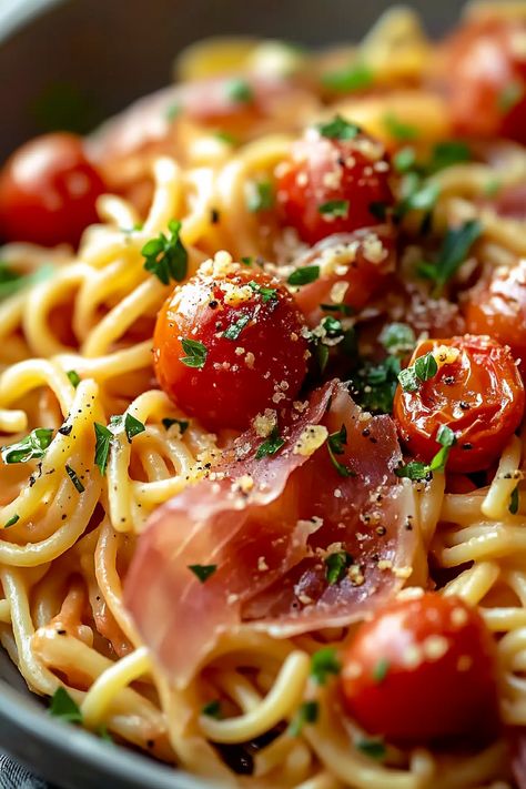 Creamy Roasted Tomato Ricotta Pasta with Crispy Prosciutto Creamy Roasted Tomato Ricotta Pasta, Tomato Ricotta Pasta, Tomato And Ricotta, Ricotta Sauce, Creamy Garlic Pasta, Roasted Tomato Pasta, Sw Meals, Crispy Prosciutto, Roasted Tomato Sauce