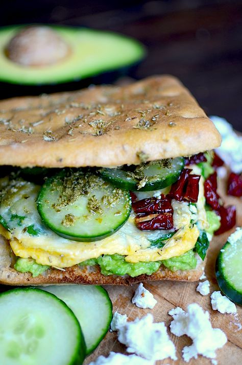 Rosemary Foccacia, Avocado Smash, Egg Sandwich Recipe, Best Egg Salad Recipe, Mediterranean Breakfast, Healthy Sandwich Recipes, Breakfast Sandwich Recipes, Mediterranean Diet Plan, Overnight Oat