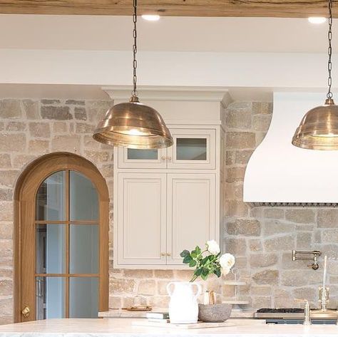 Maven Design Co. on Instagram: "Still in love with this showstopper.   Builder: @buildwithdavies  Designer: @designwithmaven  Photographer: @frasercreative.photo  Featured in: @uvparade   #designwithmaven #kitchendesign #kitchenstyle #luxeliving #backsplash" Stone Backsplash Behind Stove, Natural Stone Kitchen Backsplash, German Smear Backsplash Kitchen, Cobblestone Backsplash, Kitchen With Stone Backsplash, Stone Vent Hood, Kitchen Stone Backsplash, Natural Stone Backsplash Kitchen, Stone Veneer Backsplash