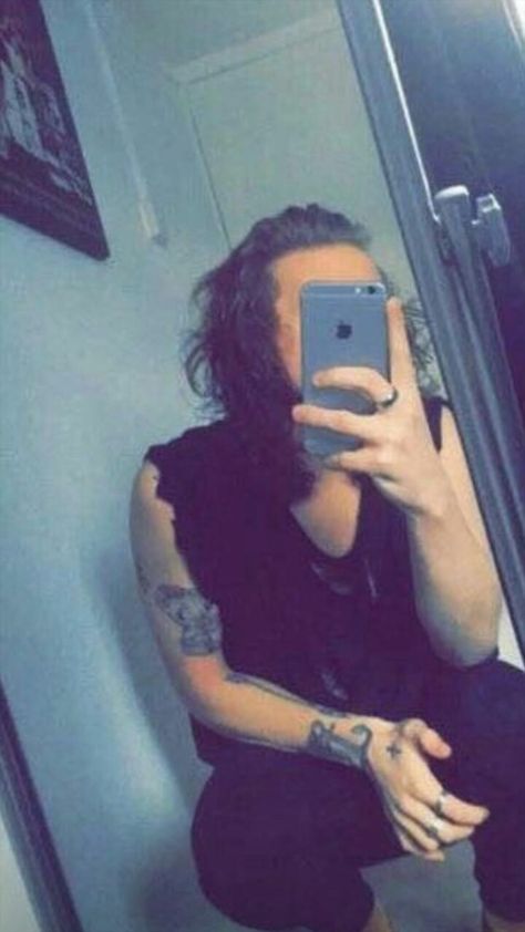 Harry Styles Snapchat, Harry Styles Selfie, Gambar One Direction, Harry Styles Nails, Harry Styles Smile, Harry Styles Hot, Harry 1d, Harry Styles Imagines, Harry Styles Cute