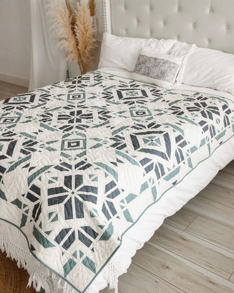 One more sleep!!! The Northwest quilt pattern releases tomorrow and I'm so excited for this one! Shown here is the throw size on a queen bed, but there's a bed size option too if you like a longer overhang. There is also a twin size and 2 layout options for a mini size...basically you can make this quilt for your bed, your kiddo's bed, and your couch...and then you can make large throw pillows for all those places too 😉 🎉 Check out the link in my bio to sign up for a launch day discount... Vintage Quilt Bedroom, Blue And White Quilt Ideas, Geometric Quilting Designs, Queen Size Quilt Patterns, Neutral Quilts Ideas, Quilt Patterns Paper Piecing, Aztec Quilt Pattern, Easy Quilt Patterns Free, Class Quilt