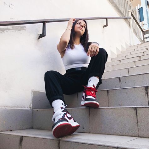 Bloodline 1s Outfit, Outfits With Jordan 1s Fashion Styles, Jordan Shoes For Women, Nike Kicks, Jordan Outfit, Jordan 1s, Lace Outfit, Photography Poses Women, Asian Outfits