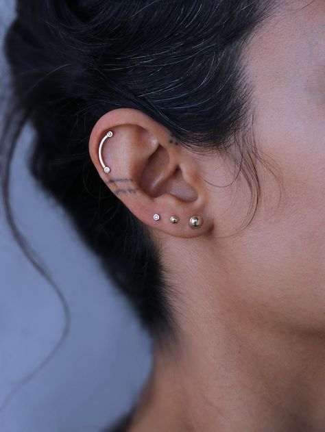 Ear Cartilage Piercing, Cartilage Piercing Stud, Cute Ear Piercings, Piercing Jewellery, Flat Back Earrings, Piercing Ideas, Ear Climbers, Earring Gold, Ear Piercing