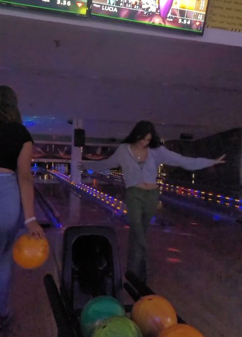 80s Bowling Aesthetic, 80s Bowling Outfit, 80s Birthday Aesthetic, Bowling Outfit Ideas Fall, 16 Bday Outfit Ideas, Bowling Birthday Party Aesthetic, Birthday Aesthetic Activities, Birthday Party Bowling, Teenage Fun Aesthetic