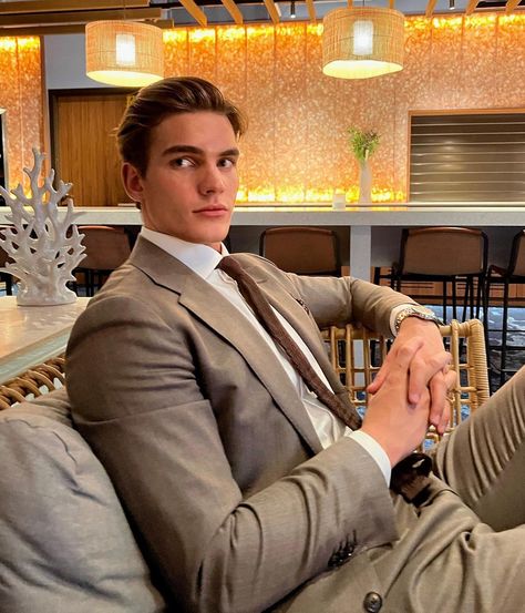 Oliver Kaasgaard on Instagram: "Saturday Night Fever" Old Money Style Men Casual, Guys In A Suit, Suit Man Aesthetic, Oliver Kaasgaard, Suit Aesthetic Mens, Men Suit Aesthetic, Model Men Photography, Man In Suit Aesthetic, Men Aesthetic Photography