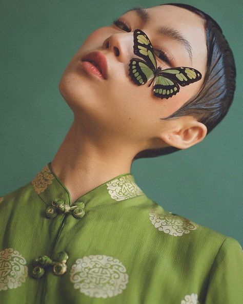 Green Butterfly Photography, Face References, Pose Reference Photo, Portrait Inspiration, 인물 사진, Artistic Photography, Photo Reference, Photography Inspo, Art Reference Photos