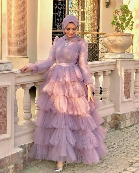 Trendy Dress Styles, Hijab Dress Party, Soiree Dress, Women Dresses Classy, Fancy Dresses Long, Muslim Fashion Dress, Designer Dresses Casual, Muslim Fashion Outfits, Muslimah Fashion Outfits