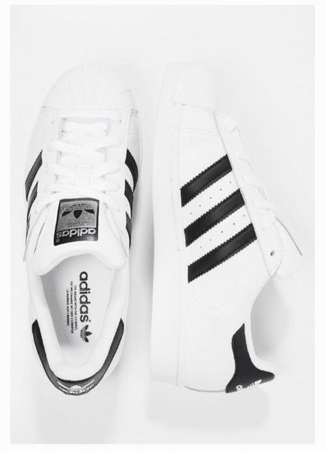 Baskets Adidas, Adidas Originals Superstar, White Core, Sneakers Adidas, Adidas Sneaker, Original Fashion, Star Sneakers, Super Star, Trendy Sneakers