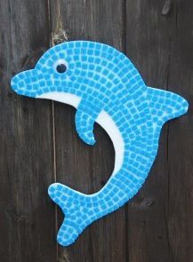 Mosaic dolphin Dolphin Crafts, Under The Sea Preschool, Origami Dolphin, Dolphins Mosaic, Dolphin Craft, Vbs Jungle, Summer Door Hangers, Dolphin Party, Paper Plate Animals