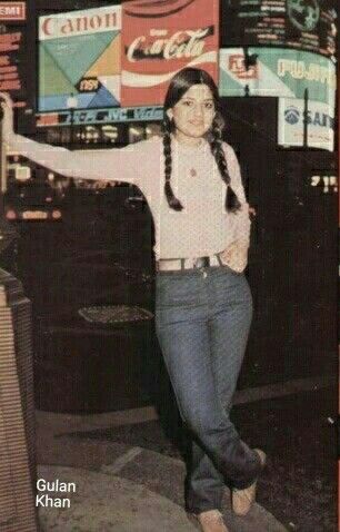 Nazia Hassan, pop ladies singer Nazia Hassan Pop Singer, Retro Pakistan, Nazia Hassan, Vintage Pakistan, Sri Devi, Gulab Jamun, Pop Queen, Old Advertisements, Boys Life